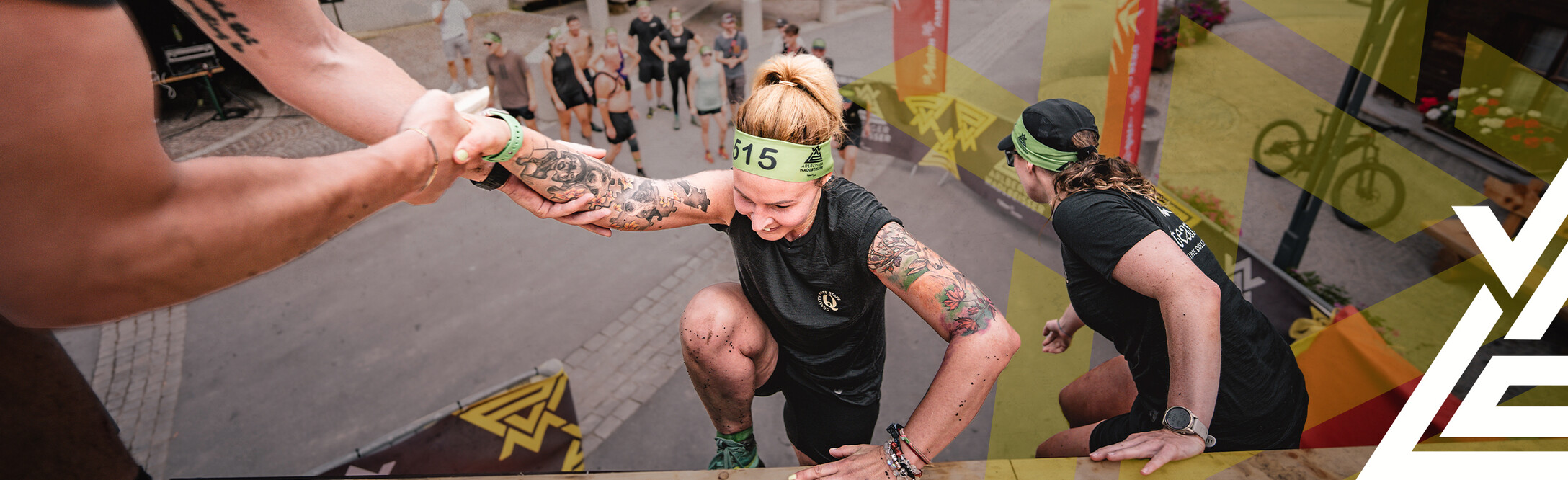 Arlberger Wadlbeisser - Eisfall  Woman conquering a ramp with the help of her teammates; spectators visible in the background. Arlberger Wadlbeisser logo as a white design element on the right edge of the image.